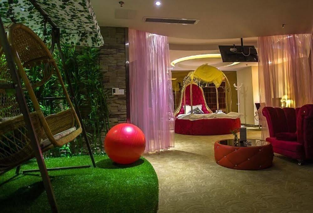 Chongqing Xinhao Theme Hotel Екстер'єр фото